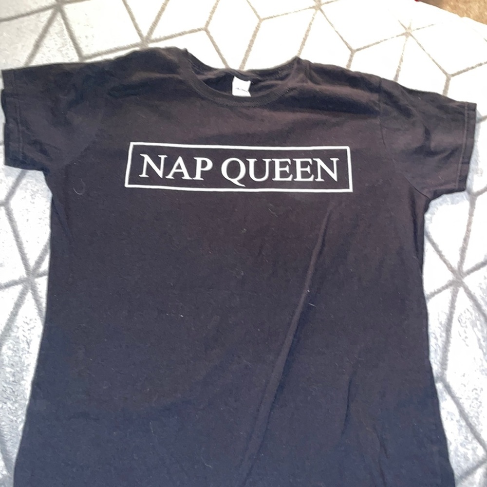 Graphic T-Shirt “Nap Queen”